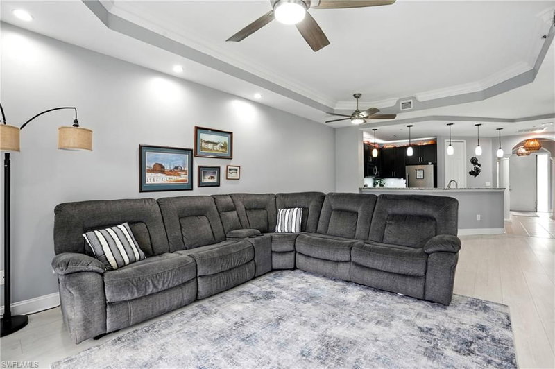15256 Riverbend BLVD photo 2
