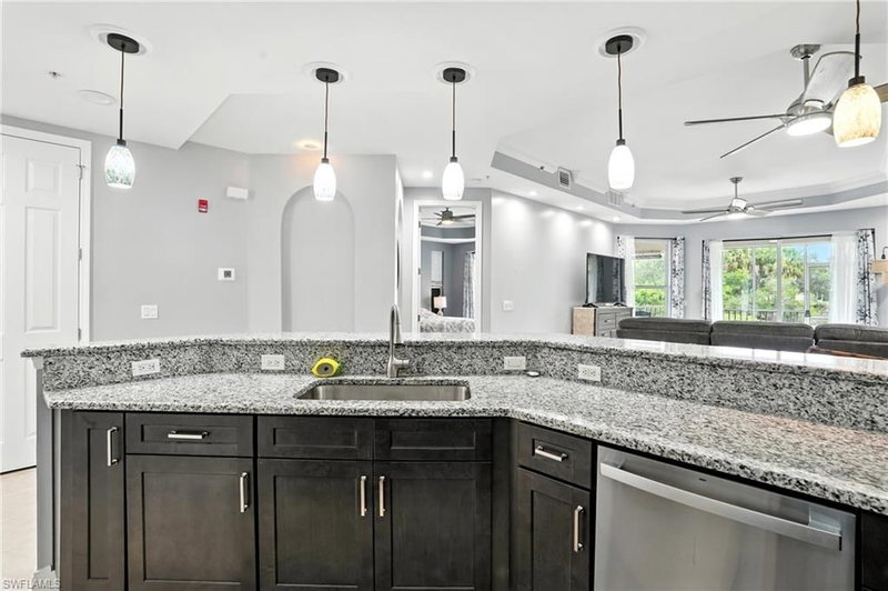 15256 Riverbend BLVD photo 4
