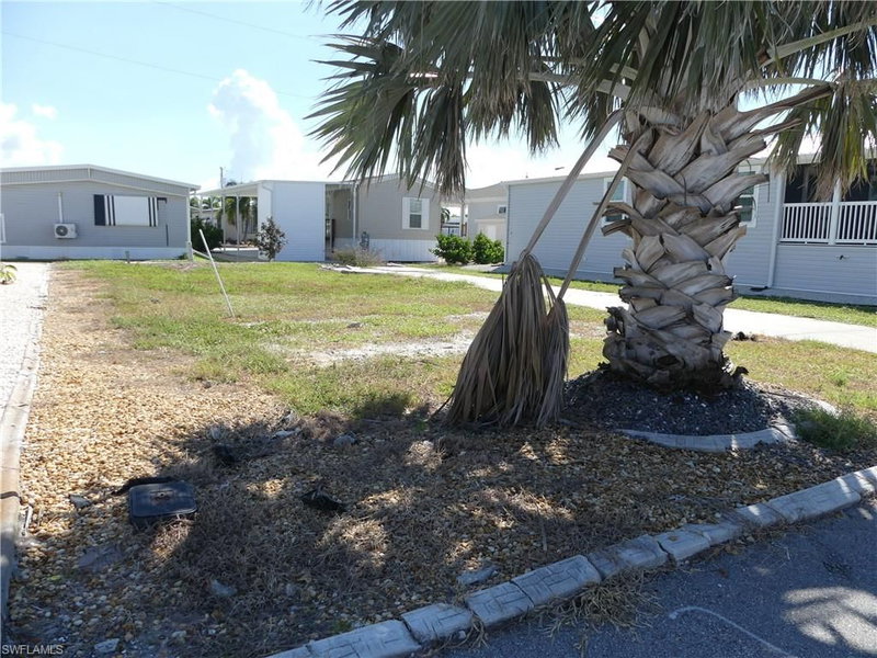 4915 Gulfgate LN photo 1
