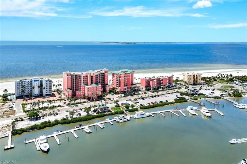 140 Estero BLVD photo 4