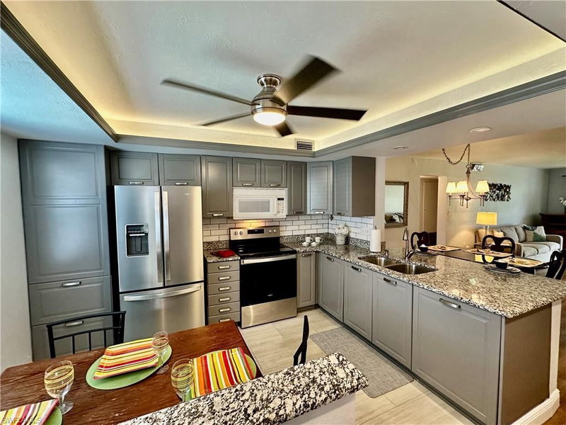 2828 Jackson ST photo 2