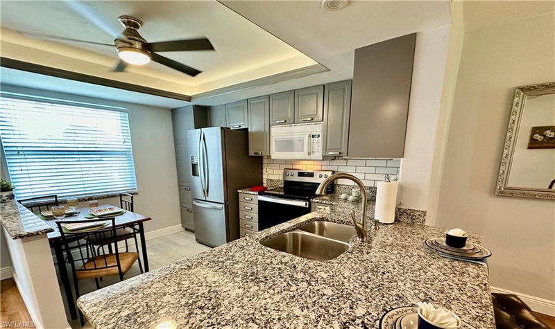2828 Jackson ST photo 3
