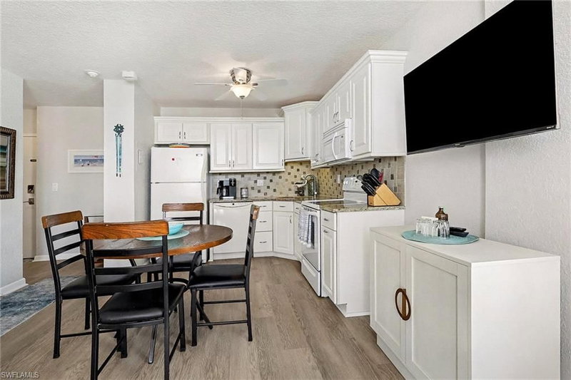 7330 Estero BLVD photo 4