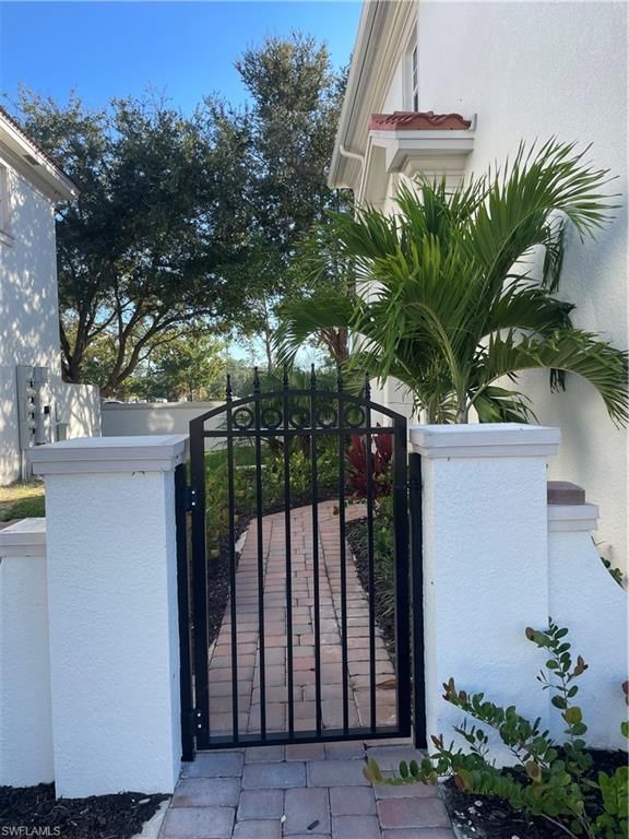 7012 Romana WAY photo 2