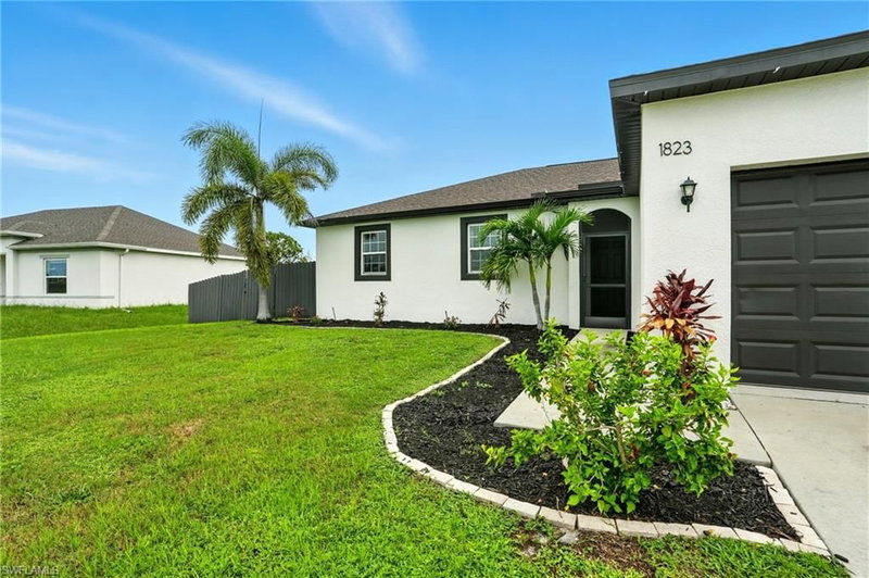 1823 10th ST photo 3