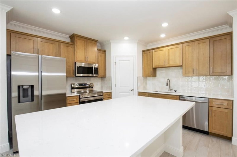 10532 Fountain Palm CIR photo 4