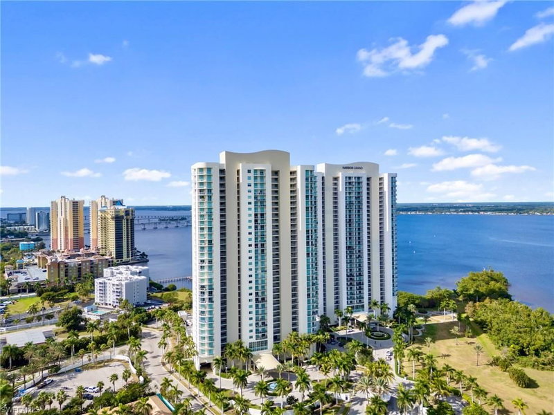 3000 Oasis Grand BLVD photo 1