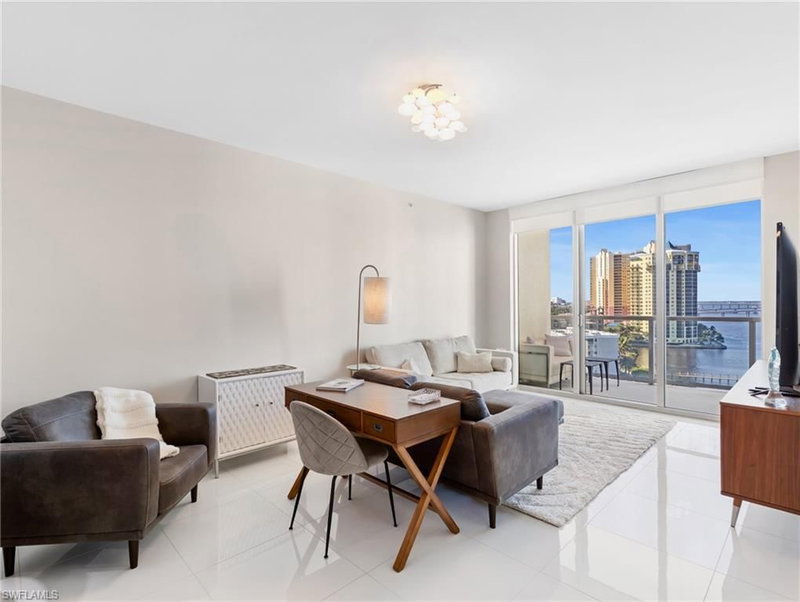 3000 Oasis Grand BLVD photo 3