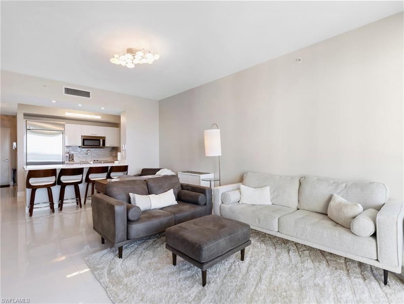 3000 Oasis Grand BLVD photo 4