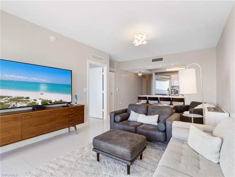 3000 Oasis Grand BLVD photo 5