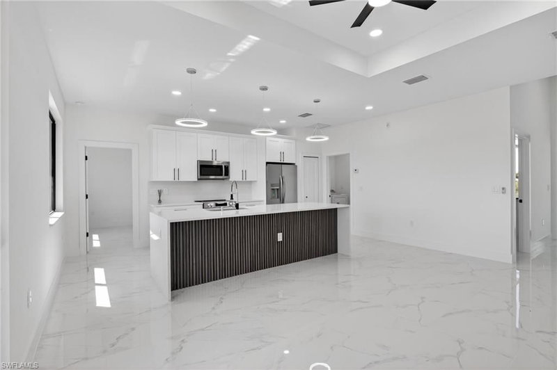 312 Rand AVE photo 1