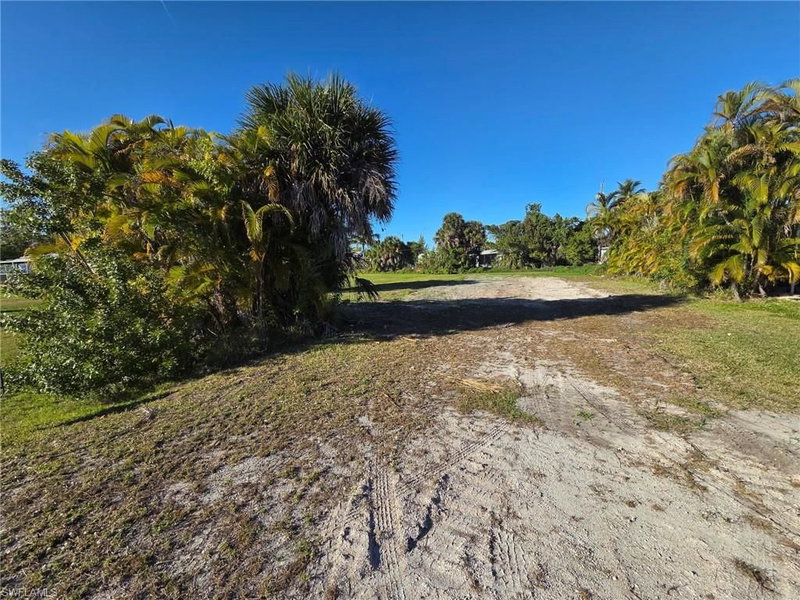 7840 Raymary ST photo 1
