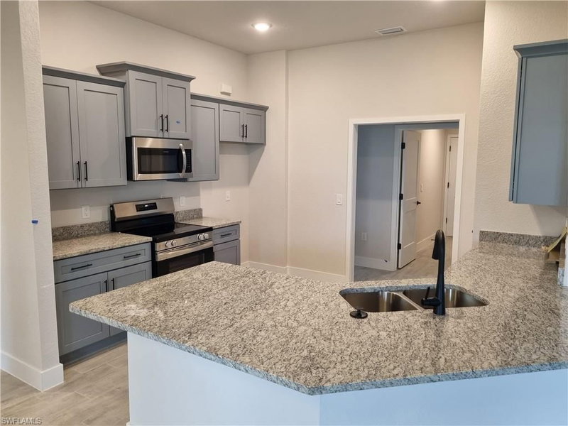 2814 7th TER photo 3
