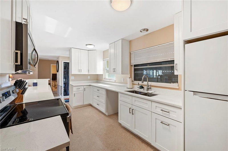 49 Fairview BLVD photo 4
