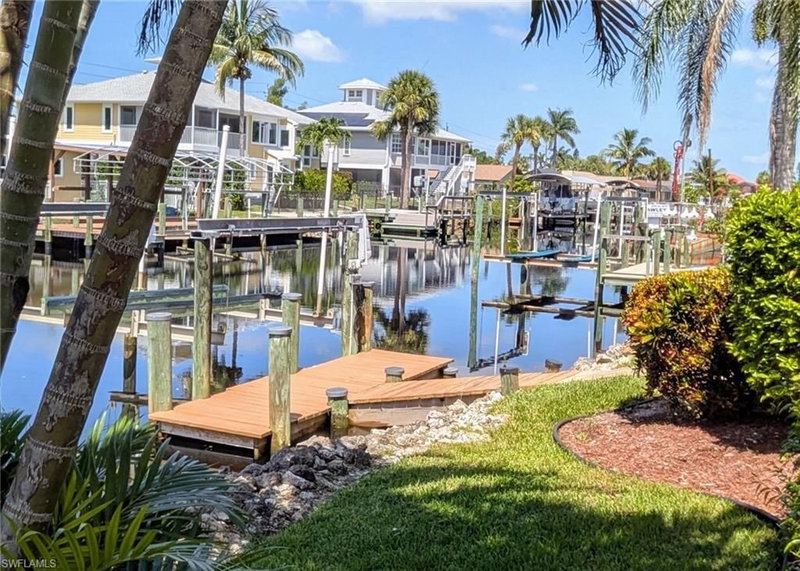 5471 Harborage DR photo 1