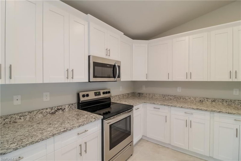 1005 Angelo AVE photo 4