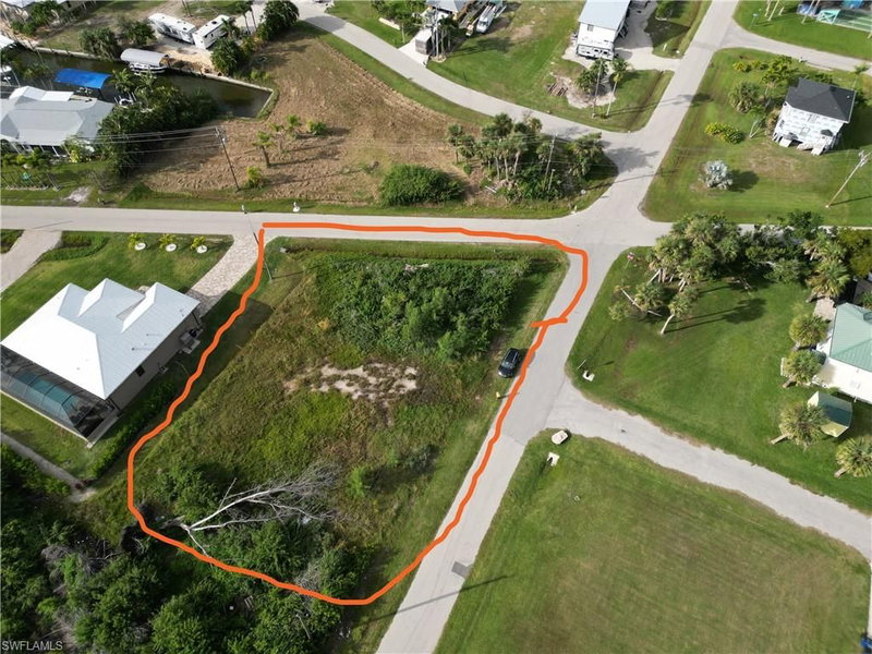 2391 Rose AVE photo 2