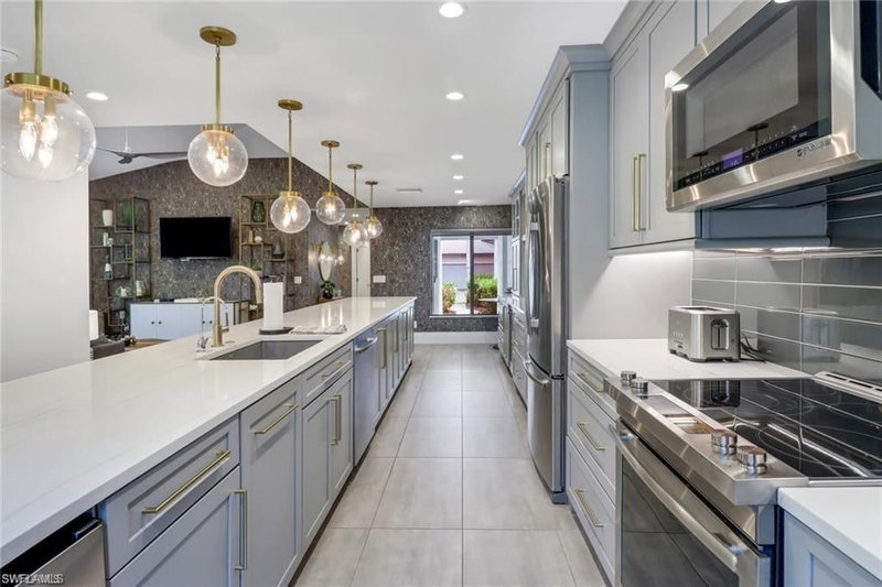 27052 Kindlewood LN photo 3