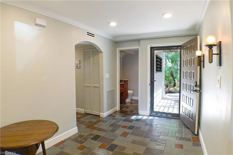 112 pinebrook DR photo 3