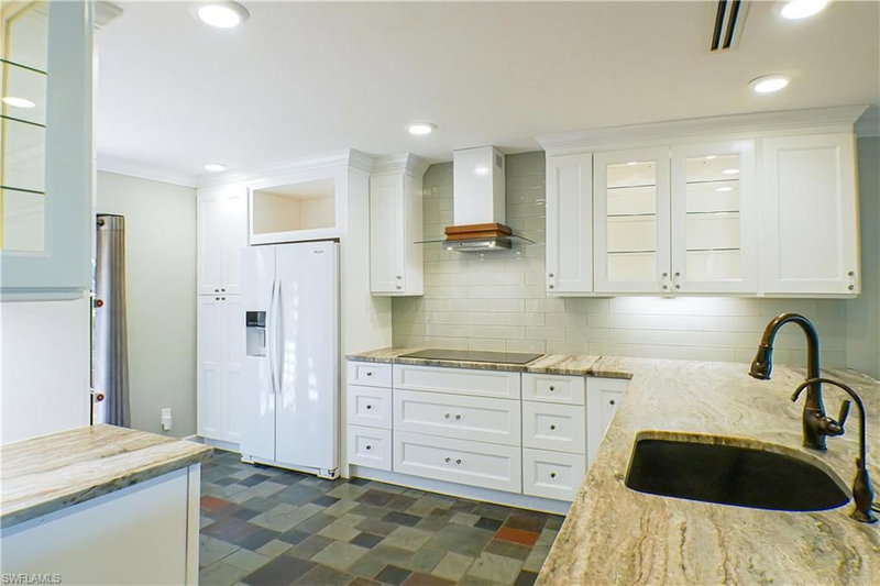 112 pinebrook DR photo 4