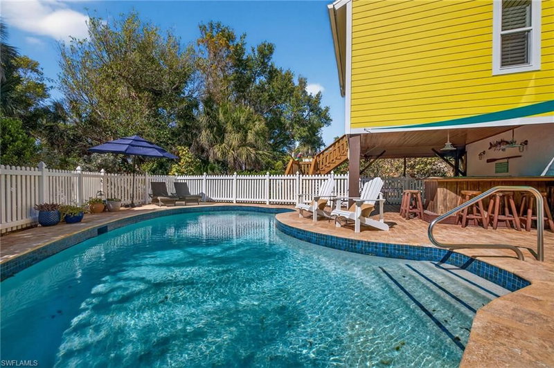 6143 Castaways LN photo 2