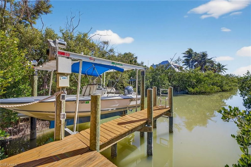 6143 Castaways LN photo 3