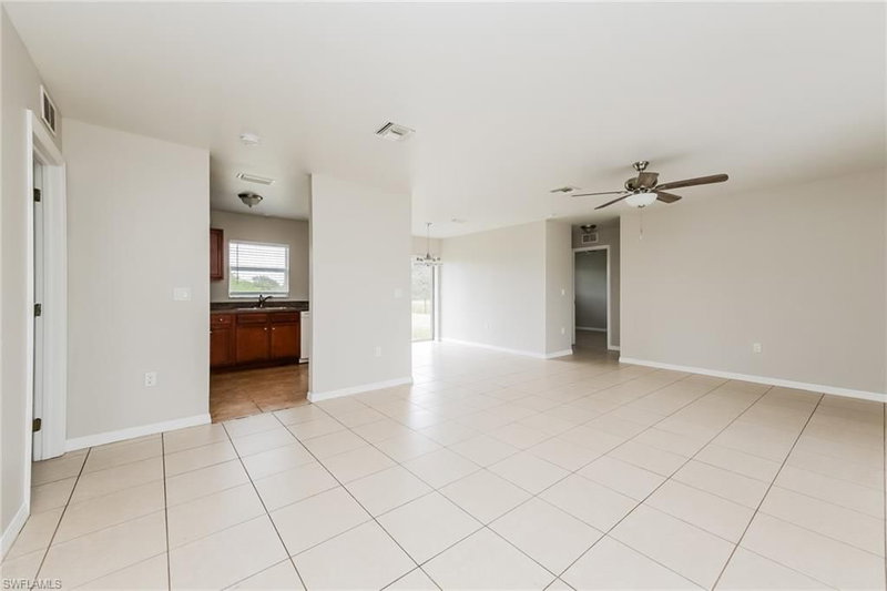 2900 73rd ST W photo 3