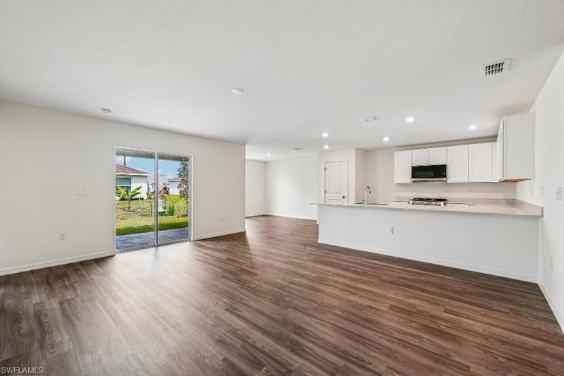 16057 MINORCA DR photo 5