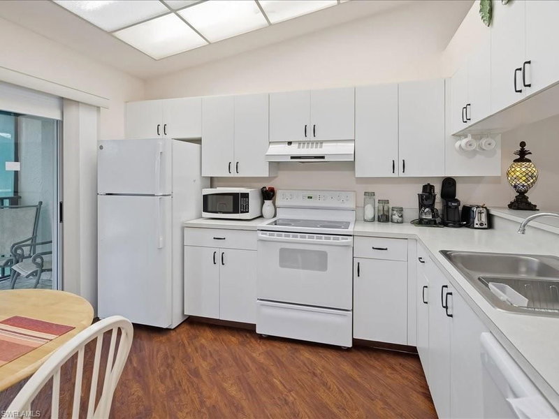 4200 Looking Glass LN photo 3