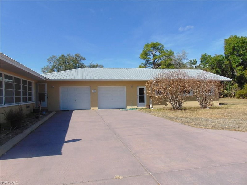 1092 Riverbend DR photo 4