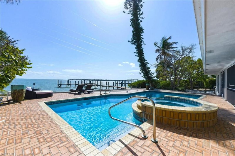 15153 Captiva DR photo 3
