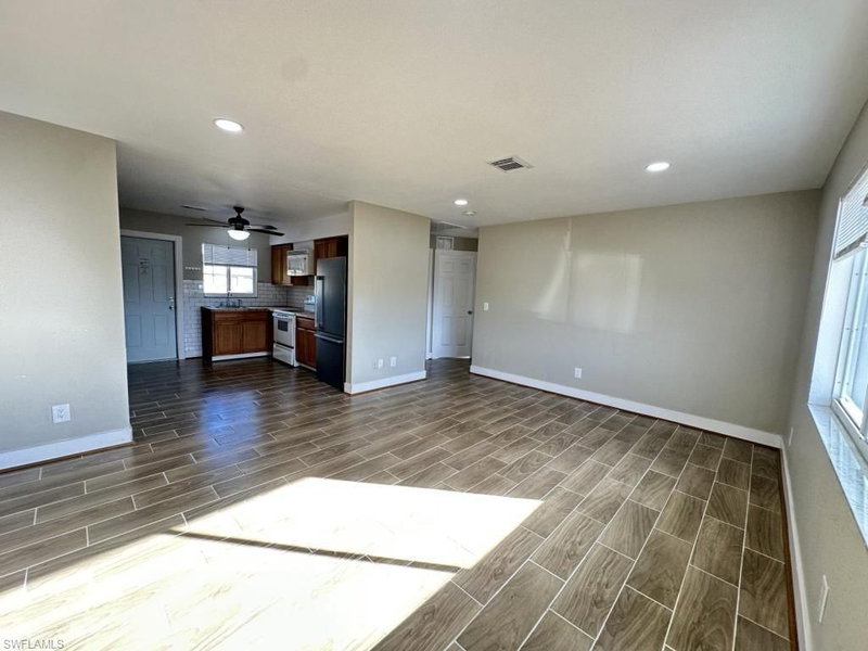 127 Gordon AVE S photo 2