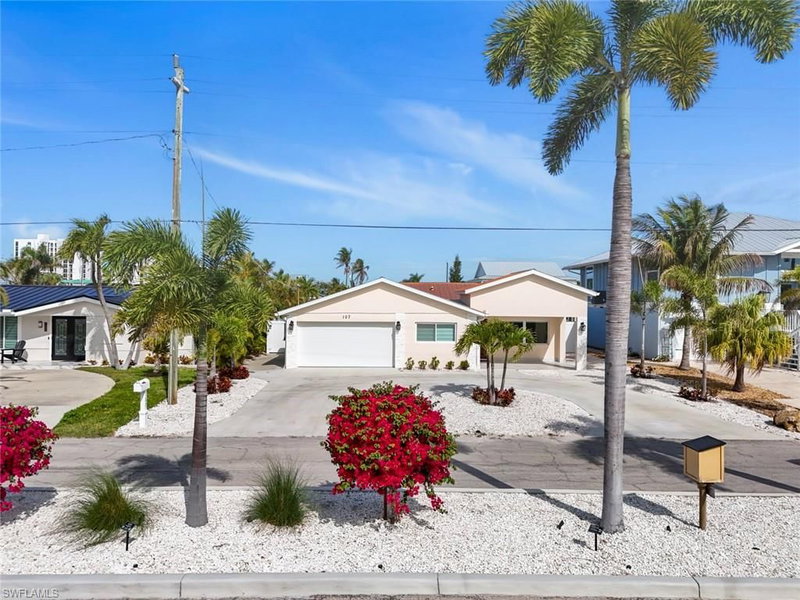 107 Albatross ST photo 1