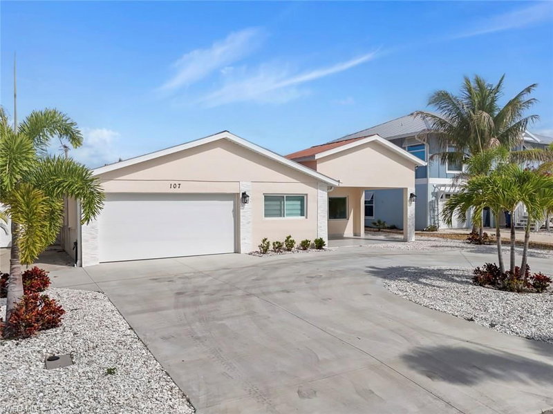 107 Albatross ST photo 4