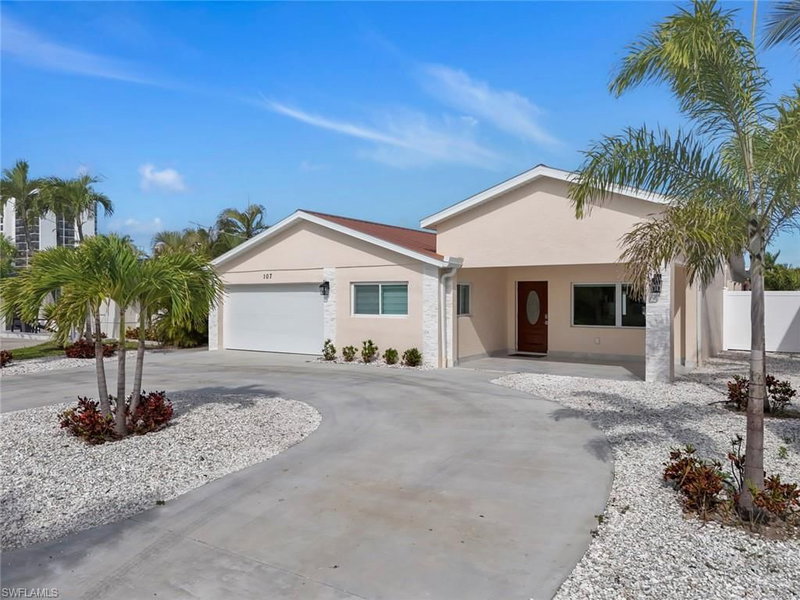 107 Albatross ST photo 5