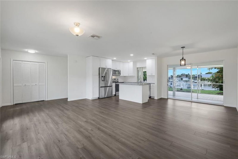 2700 Marion AVE photo 4