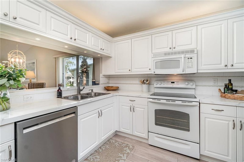 1160 Sarah Jean CIR photo 5