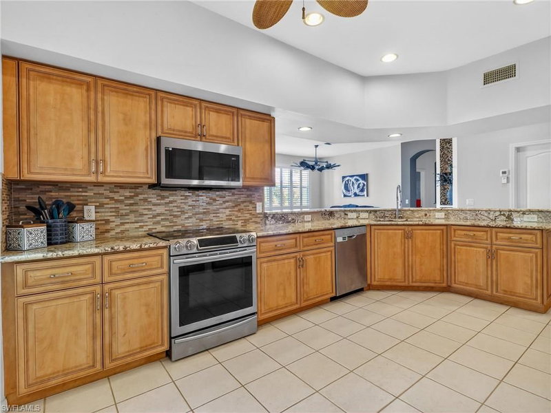 9030 Las Maderas DR photo 3