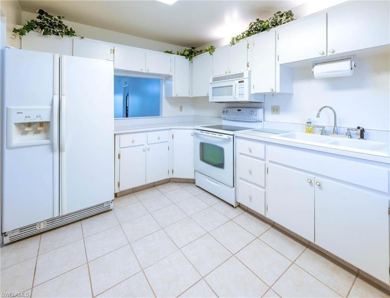 1390 Myerlee Country Club BLVD photo 3