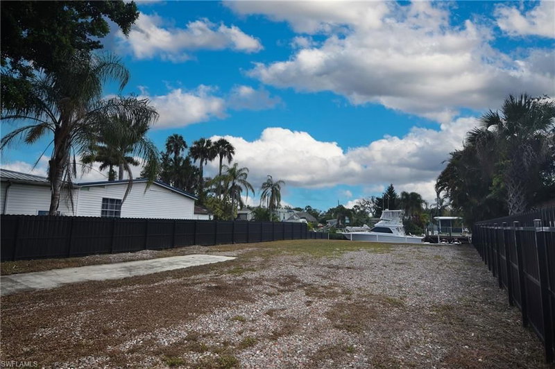 2228 Marina Park DR photo 1