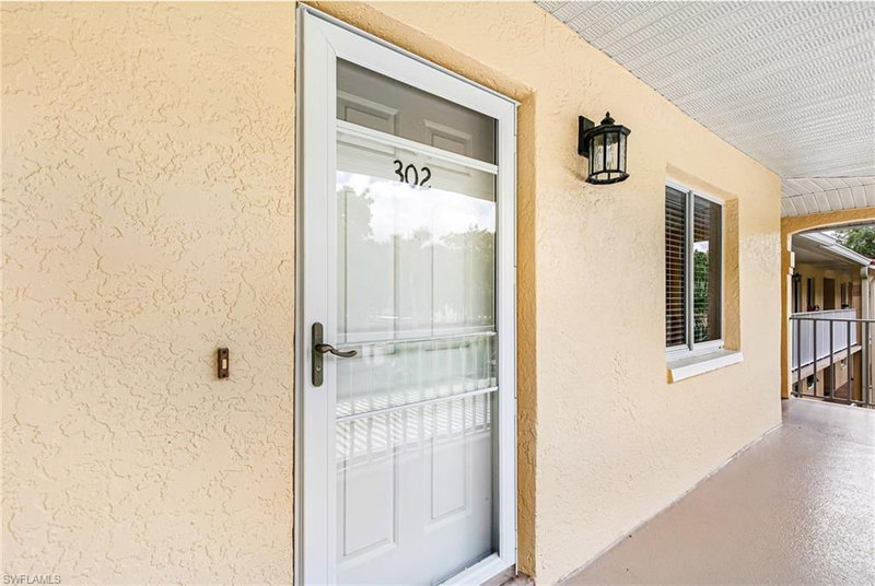 3655 Amberly CIR photo 2