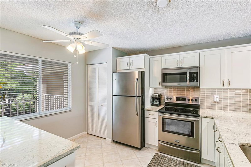 3655 Amberly CIR photo 4