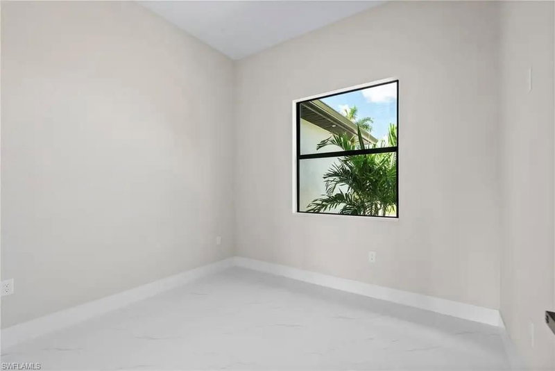 218 Irving AVE photo 5