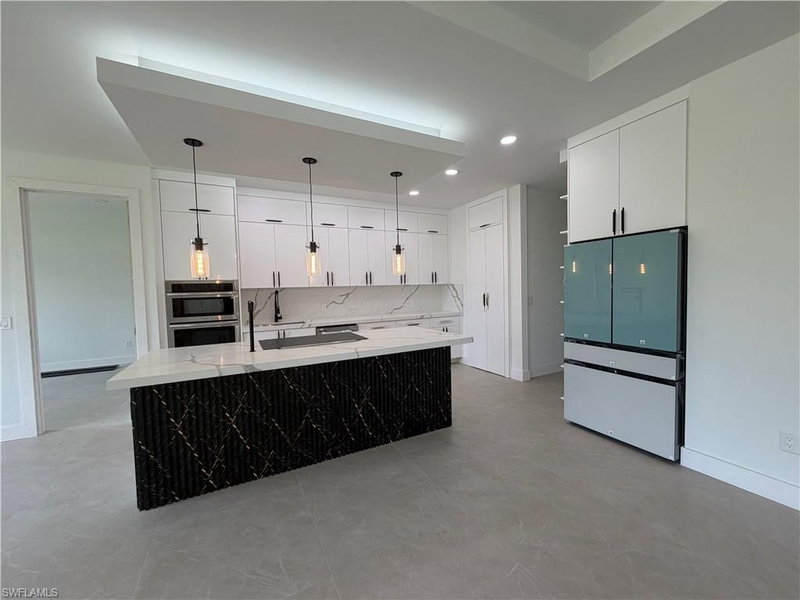 1819 Hines AVE photo 4