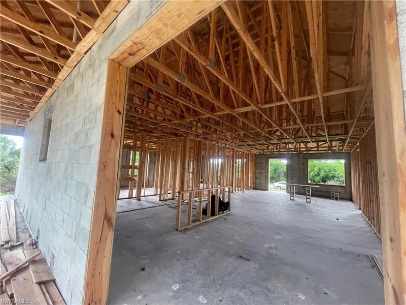 209 Nautilus AVE photo 4