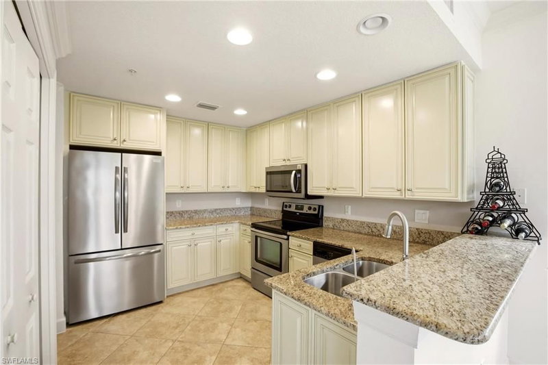 13010 Pebblebrook Point CIR photo 5
