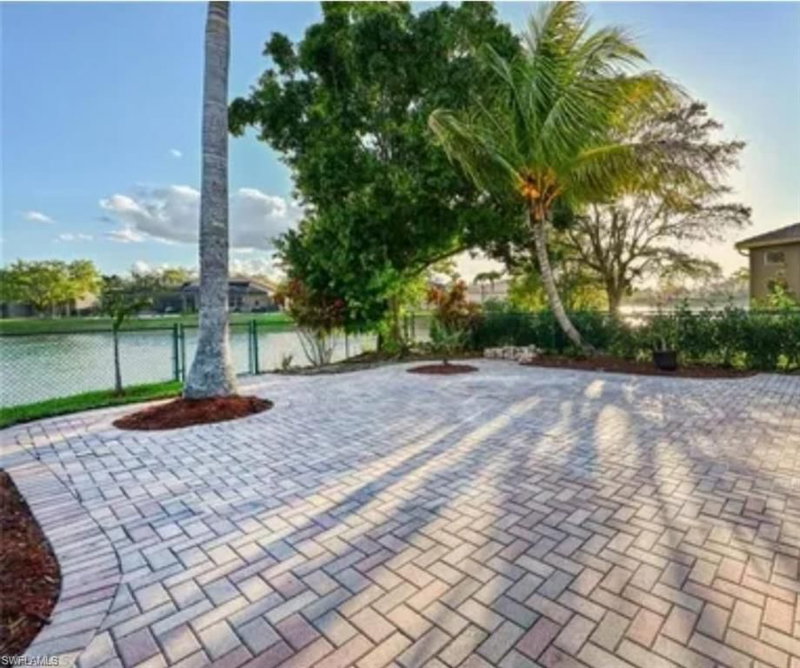 1028 Port Orange CT photo 3
