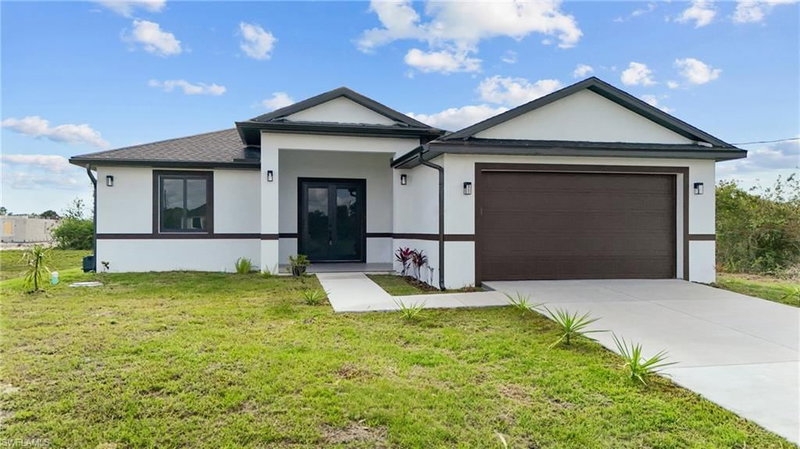 8033 Oakleaf CIR photo 3