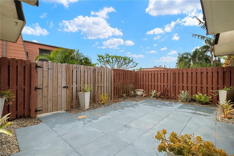 1520 Park Meadows DR photo 2