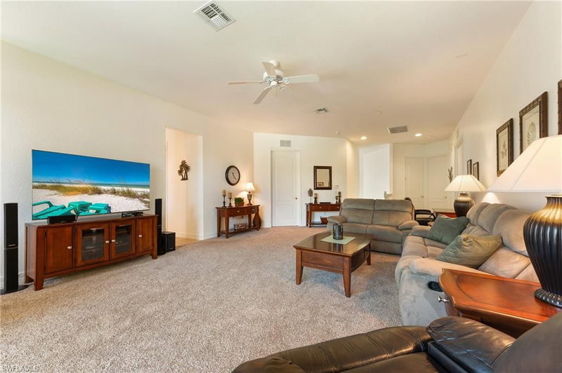 6011 Jonathans Bay CIR photo 5